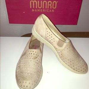 Munro American Skipper Slip On’s